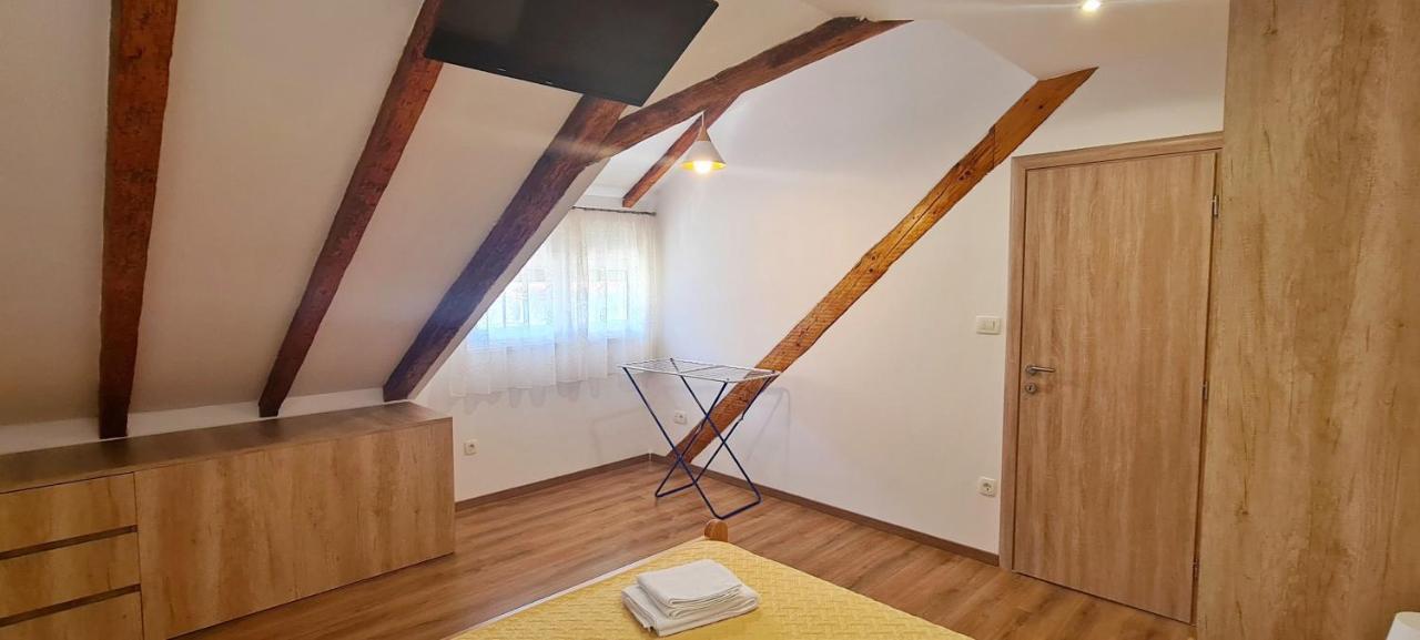 Attic Split Apartment Near City Centre Bagian luar foto